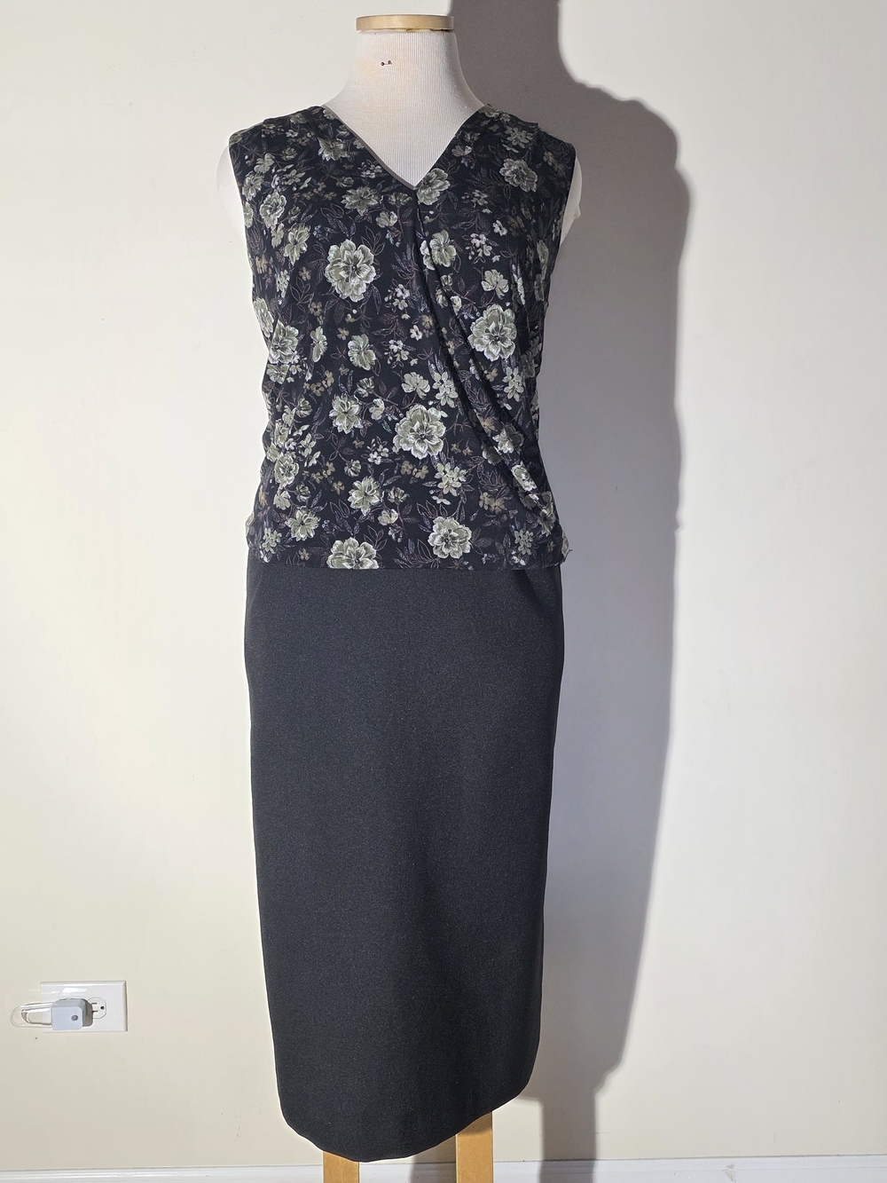 Maurices Black Floral Surplice Sleeveless Camisole (Size XL)